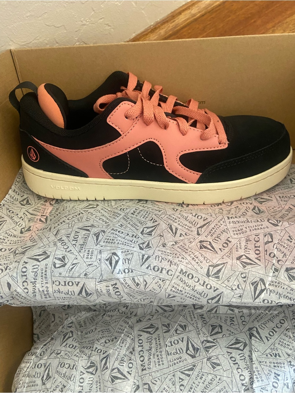 Volcom Black and Coral Low-Top Skate comp toe Sneaker